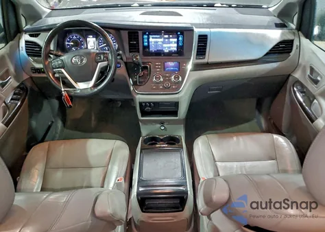 2016 Toyota Sienna Xle z USA, uszkodzony, nr VIN 5TDYK3DC1GS757497